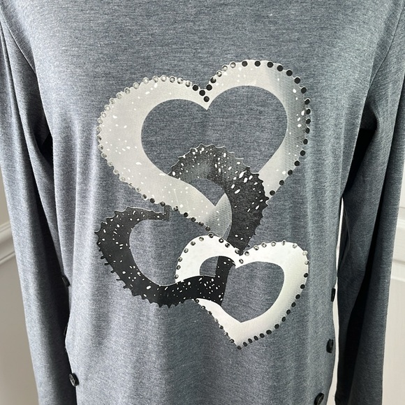 Heart Graphic Long sleeve T-Shirt - Picture 2 of 7